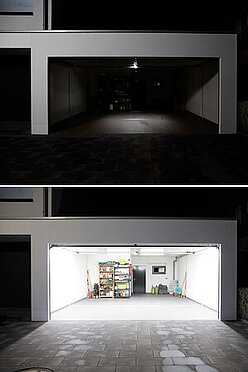 Foto vom Kontrast einer unbeleuchteten und ausgeleuchteten Garage
